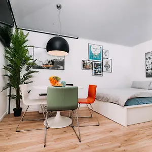 Hanna's With Free Parking Apartment